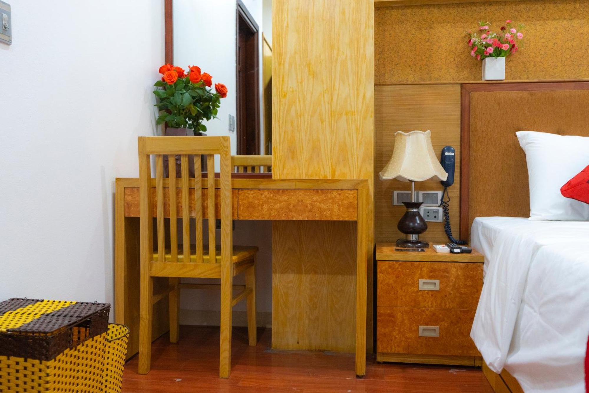 Moon Hotel 56 Truong Cong Giai, Hanoi